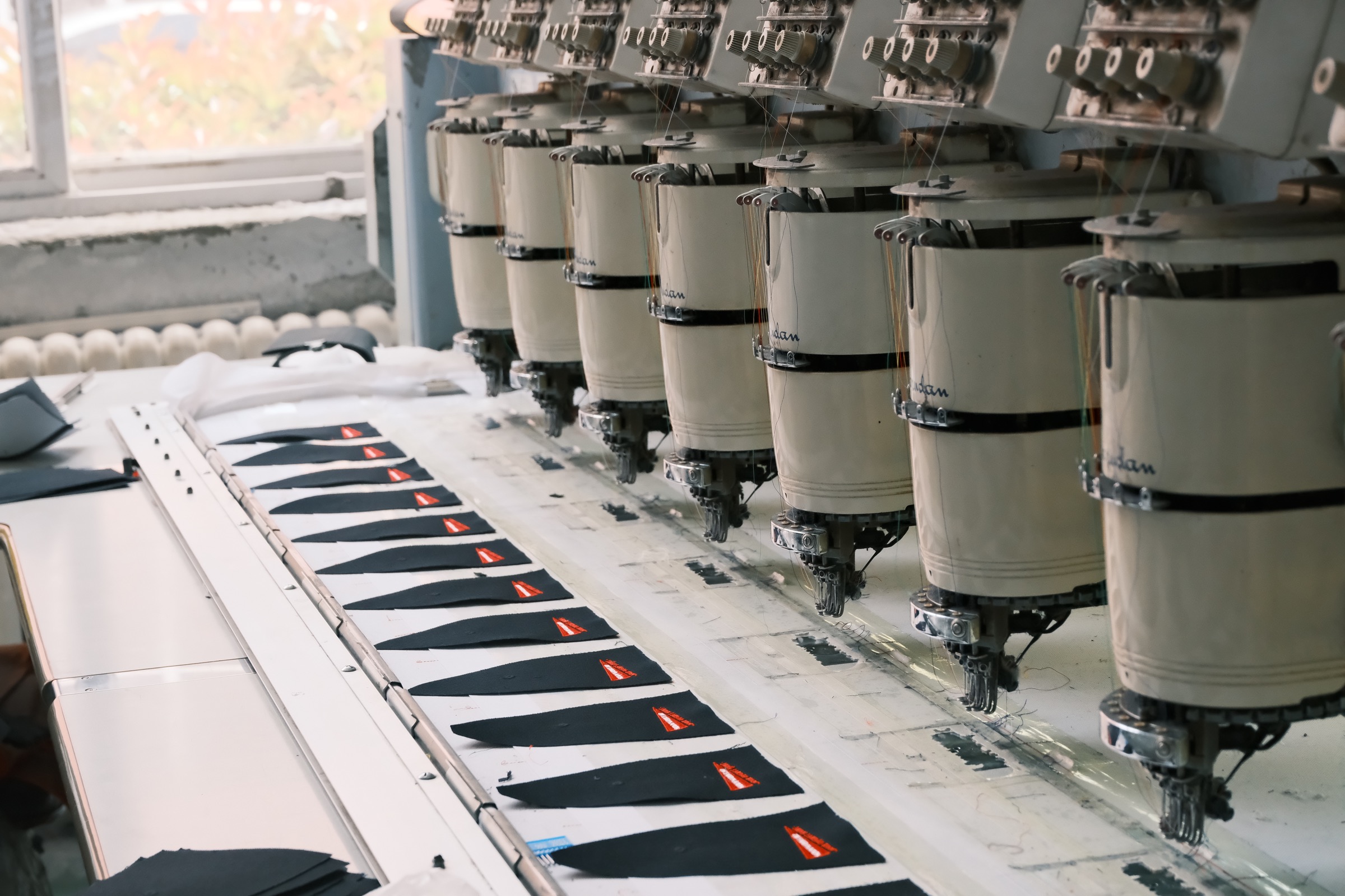 BAEZ embroidery machine array for custom cap craft production